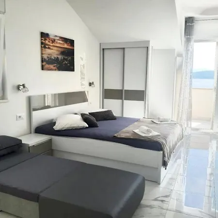 Karlo Apartment