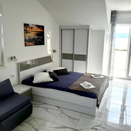 Apartment Karlo *